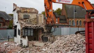 Top 8 kinh nghiệm phá dỡ nhà cũ dành cho "gia chủ"