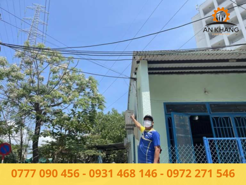 Nhà gần trụ điện cao thế