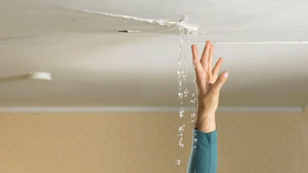 Các nguyên nhân làm cho trần nhà bị thấm nước