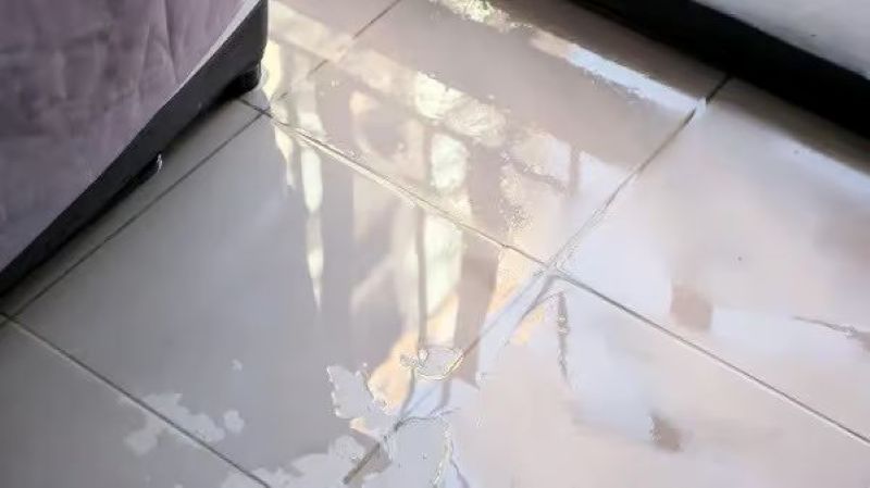 Có nhiều nguyên nhân làm cho nền nhà rỉ nước