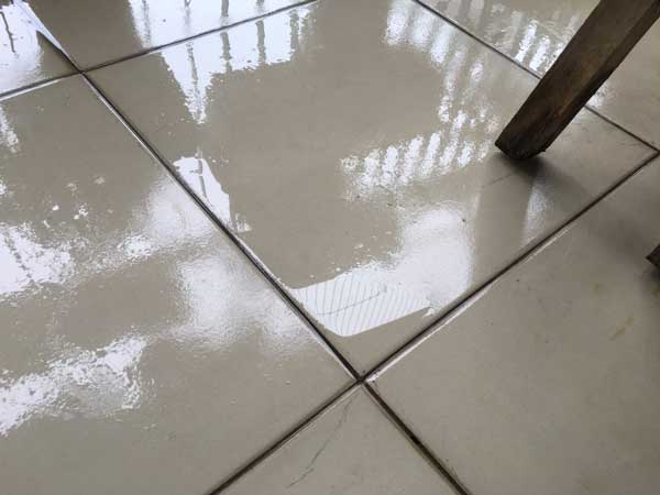 Tác hại nếu không xử lý nền nhà bị rỉ nước