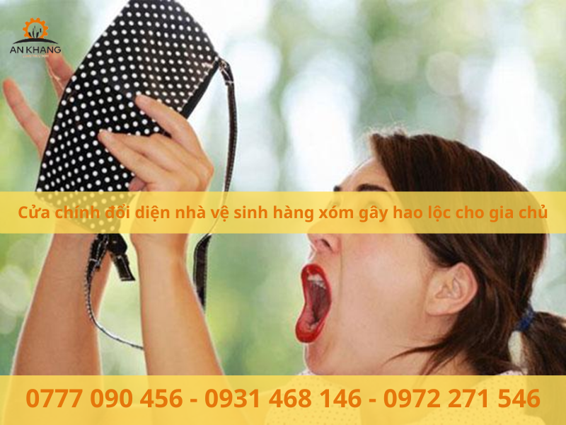 Cửa chính đổi diện nhà vệ sinh hàng xóm gây hao lộc cho gia chủ