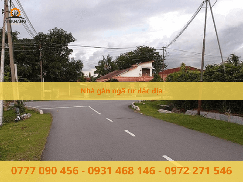 Nhà gần ngã tư đắc địa