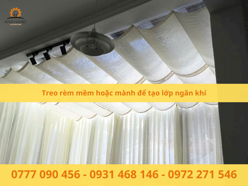 Treo rèm mềm hoặc mành để tạo lớp ngăn khí